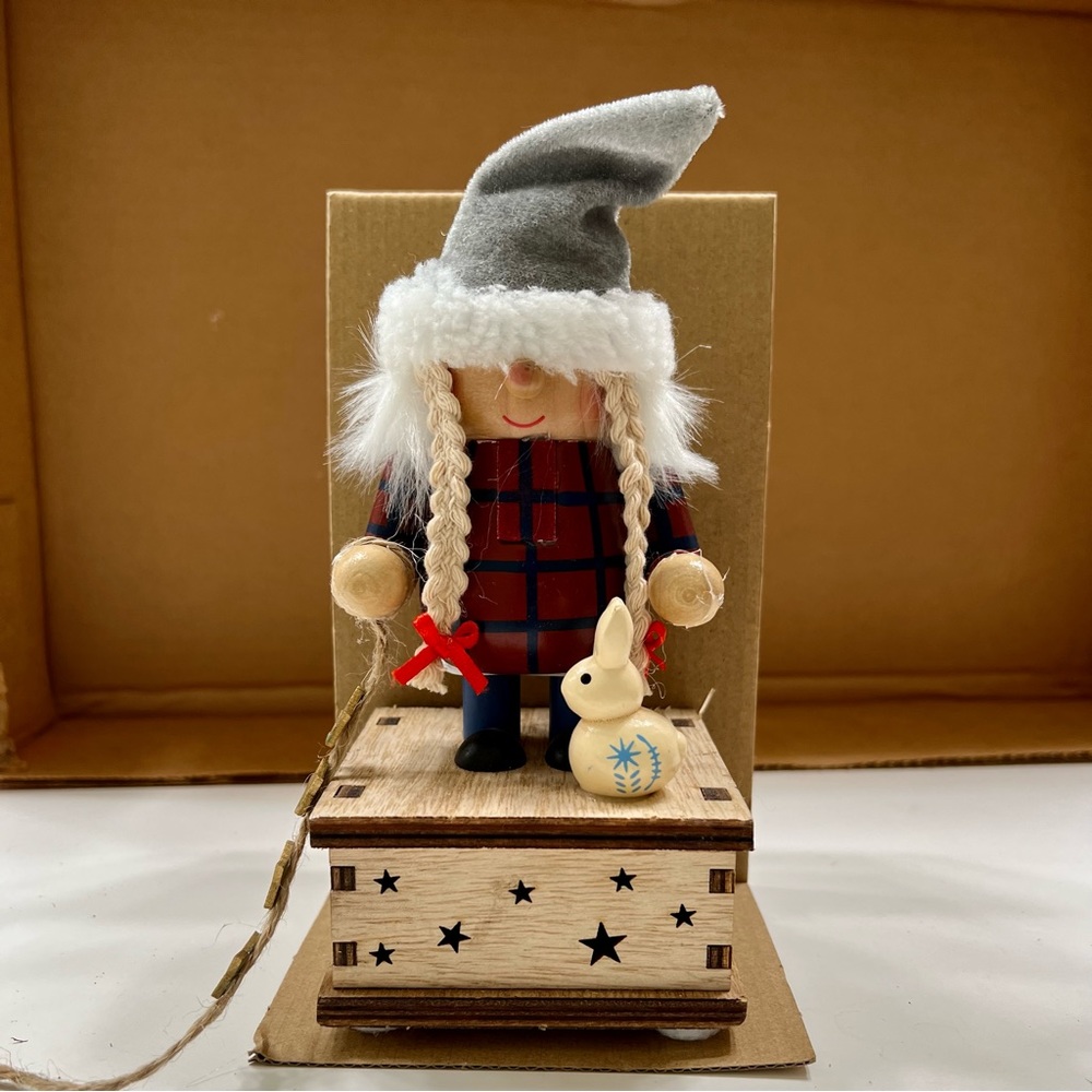 NIB 2020 Nutcracker with LED Light Base 7”
